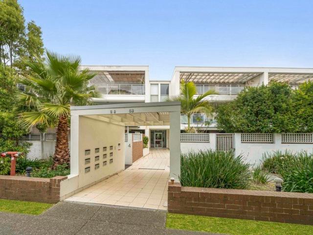 Modern and convenient 3 Bedroom unit with garage in prime location