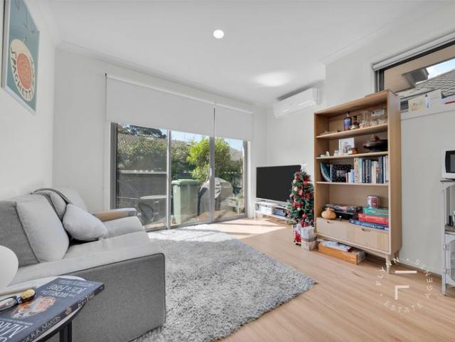 Modern and Convenient Living in Seaford