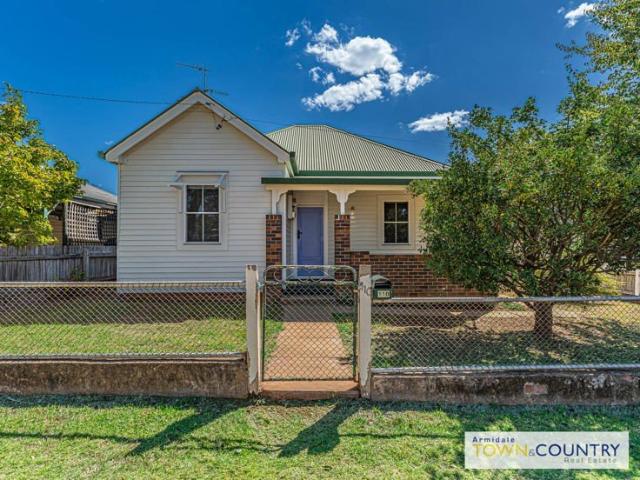 Modern and Fresh  3 Bedroom Home! Welcome to 110 Niagara Street, Armidale!