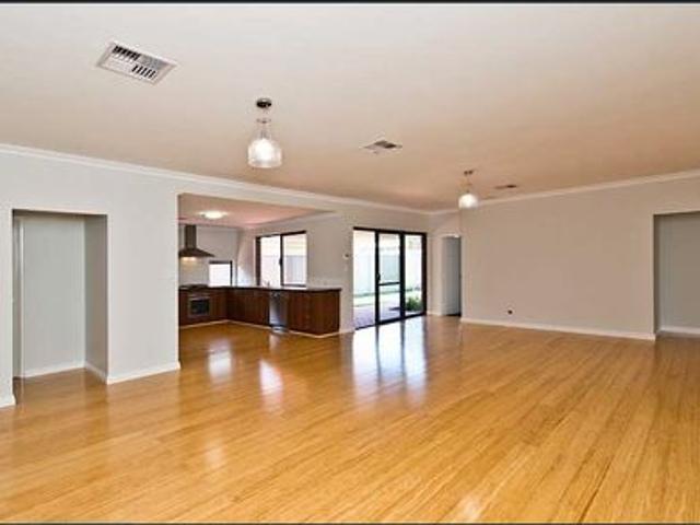 Modern and Large size Rooms – 92 Columbia Parkway, Piara Waters