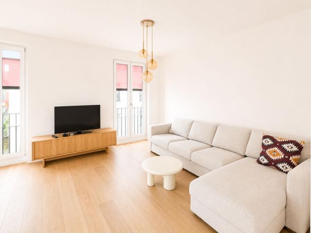 Spacious 3 Room Apartment in the Heart of Mauerpark + Optional Underground Parking – Close to the Ringbahn