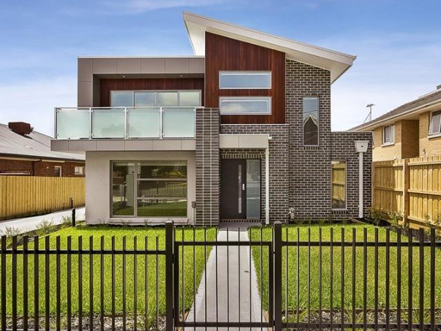 Modern and low maintenance townhouse