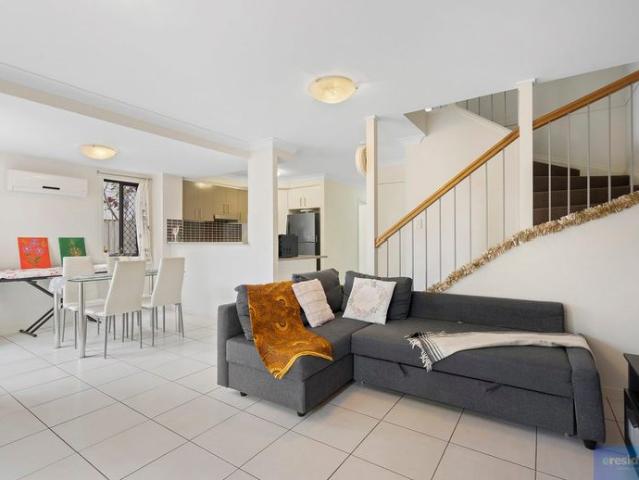 Modern and Low Maintenance Living in a Secure Complex Pocket