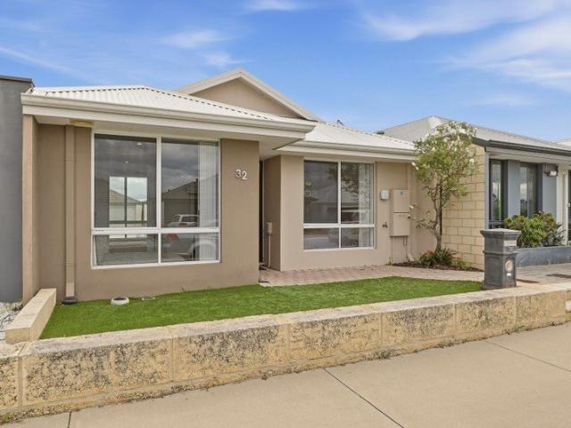 MODERN AND LOW MAINTENANCE LIVING WITHIN A CENTRAL AND CONVENIENT SETTING