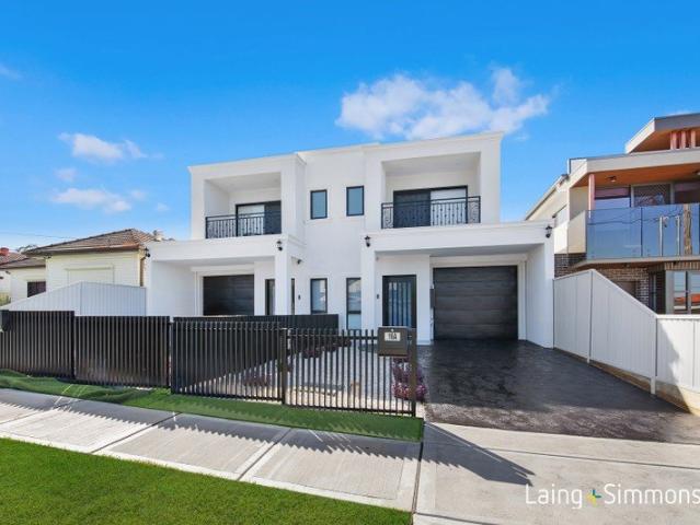 MODERN AND PERFECTLY LOCATED DUPLEX