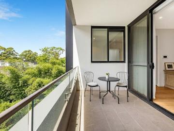 Modern 1 Bed + Study in Prime Location