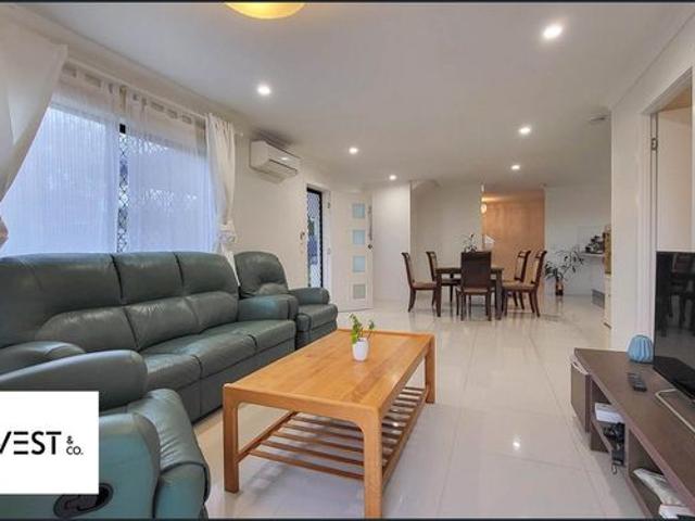 Modern and Stunning Immaculate Four Bed, Three Living Area Home Southport