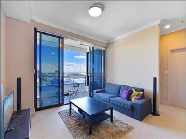 Modern and Stylish 1 Bed Apt on high level
