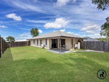 Modern and Stylish 1 Bedroom duplex in Brassall
