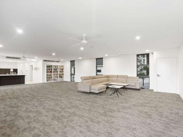 Modern and Stylish 2 Bedroom Apartment only 5KM from the CBD