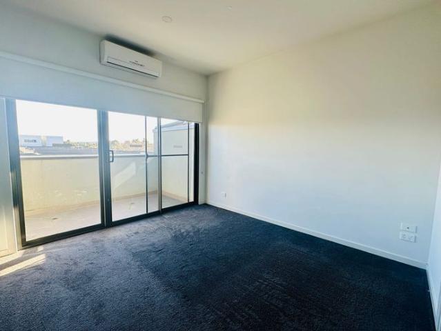 Modern and Stylish 2 Bedroom Townhouse in Craigieburn!