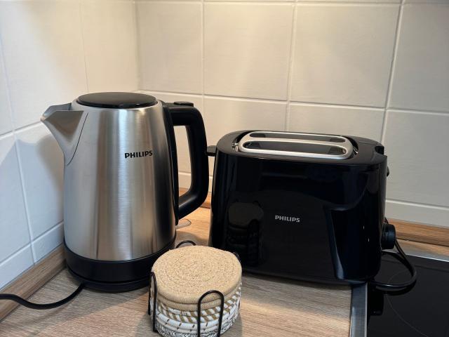 Modern and stylish 2 room apartment with balcony in a prime location, Munchen Amsterdam Apartments for Rent