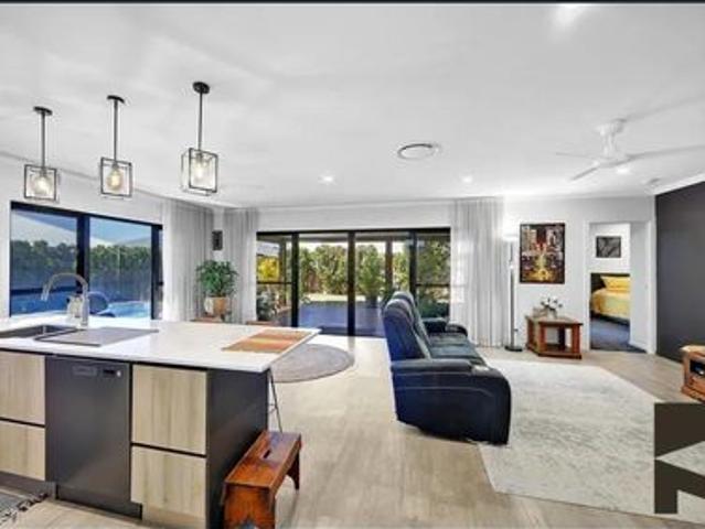 MODERN AND STYLISH APARTMENT IN SERENE INNES PARK NEIGHBORHOOD AVAILABLE 12th of December
