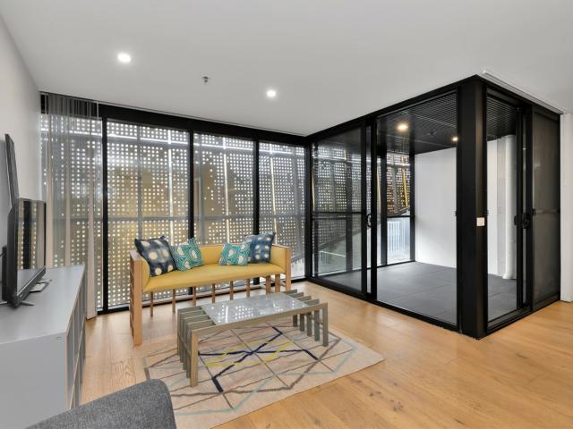 Modern and Stylish Furnished Apartment!
