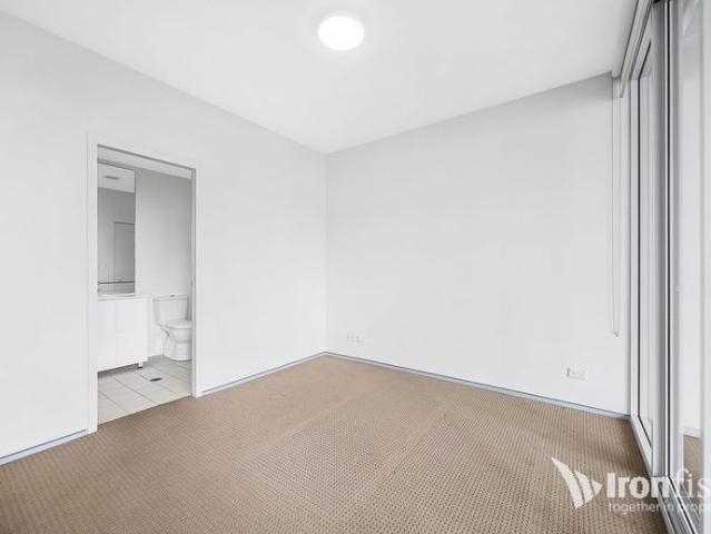 Modern and Stylish One Bedroom Residence in Prime Rhodes Location
