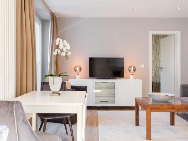 Modern and stylish perfect location 2 rooms with all amenities, Berlin Amsterdam Apartments for Rent