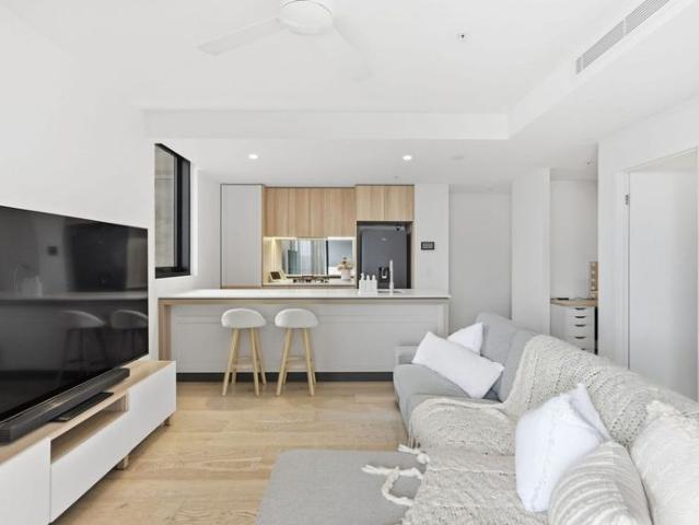 Modern and Stylish Property in the Heart of West End Unfurnished
