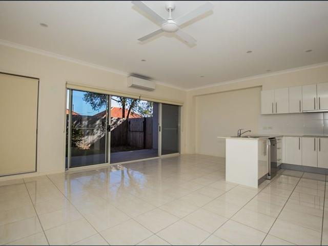 Modern and Stylish Townhouse in Moorooka