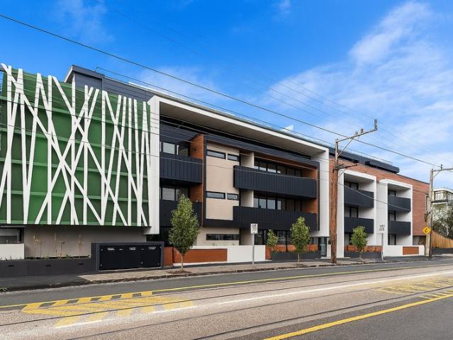 Modern and Stylish UNFURNISHED 2 Bedroom Apartment located in the Heart of Brunswick East
