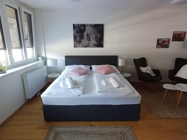 Modern and silent studio flat Naschmarkt area, near U4