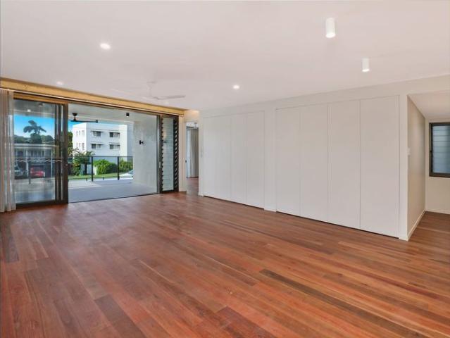 Modern and Sleek Alexandra Headland Apartment