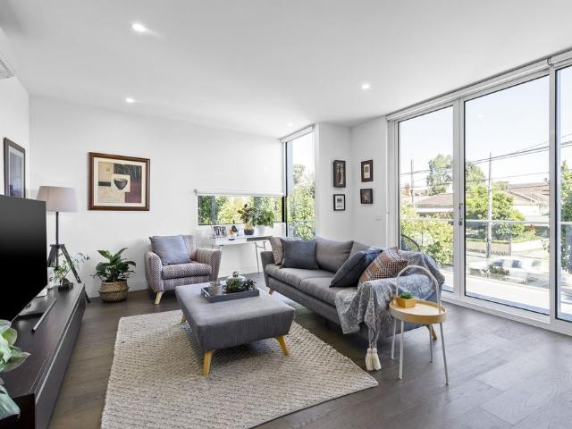 Modern and sophisticated Apartment in Boutique Building