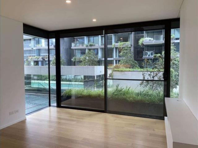 Modern and spacious one bed suite in Central Park shopping mall building