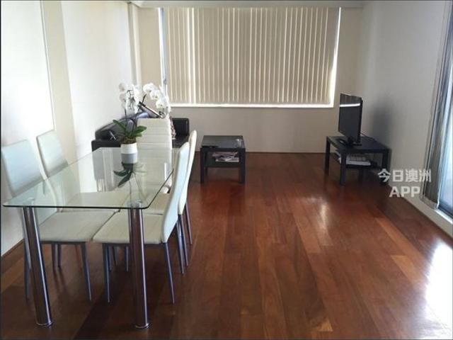 Modern and spacious apartment located in the heart of the Sydney CBD