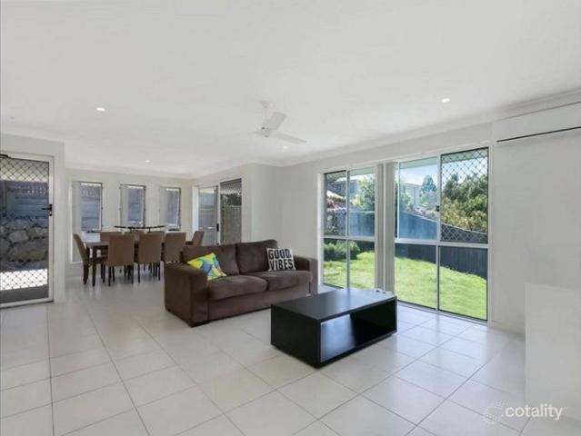 Modern and Spacious Duplex in a Convenient Location