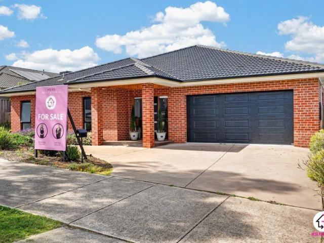 MODERN AND SPACIOUS FAMILY HOME ON A LARGE BLOCK