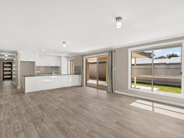 Modern and Spacious Family Home!