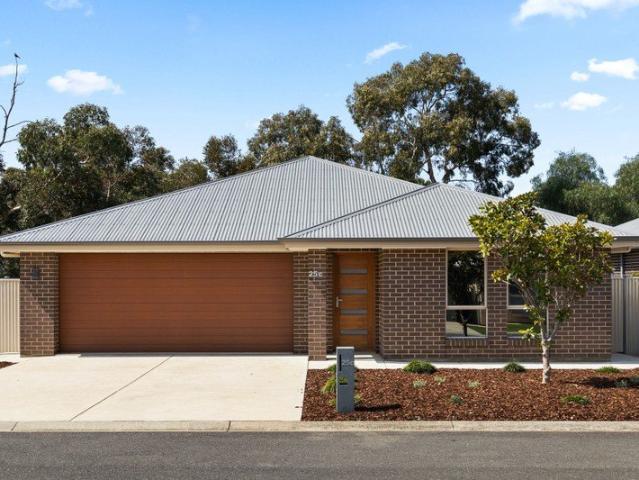 Modern and Spacious Family Home!