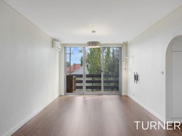 Modern and Spacious, Great Location
