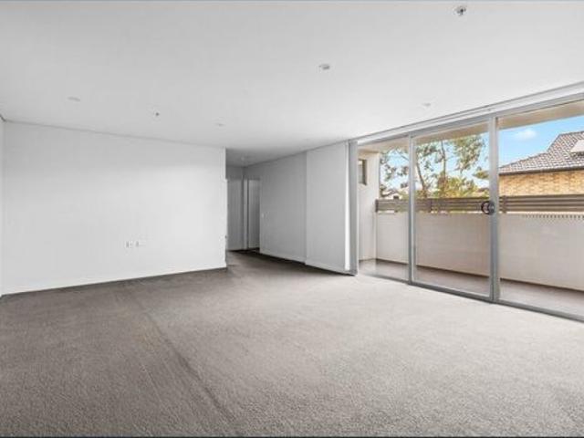 MODERN AND SPACIOUS TWO BEDROOM UNIT IN A PRIME LOCATION !