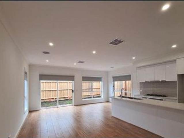 Modern and Spacious Three Bedroom Home In Rockbank!