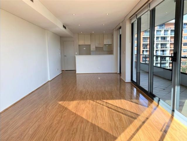 Modern and spacious 2 bedroom, 2 bath unit with Park view