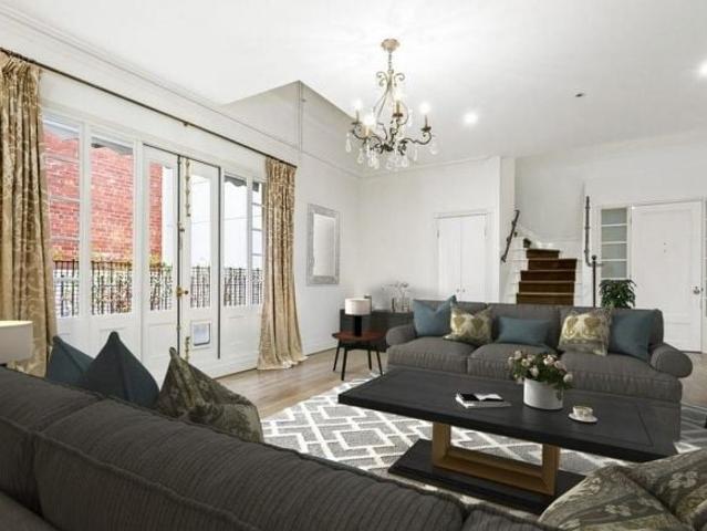 Modern and spacious 2 bedroom home in the Georges! Unfurnished