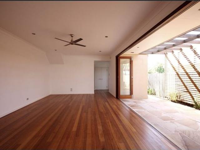 Modern and Spacious 3 Bedroom Home Walk to Beach