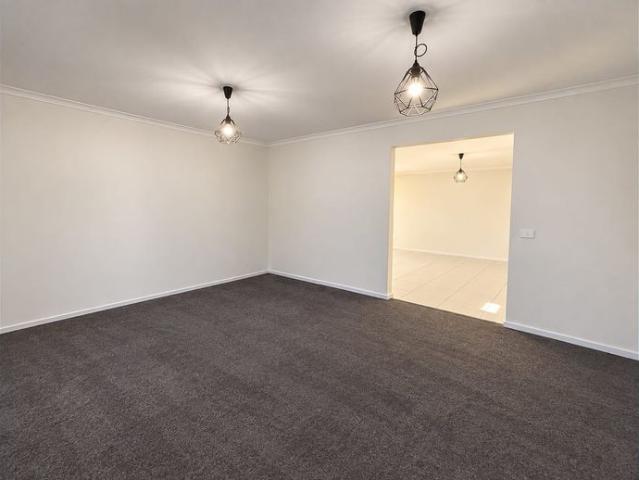 MODERN AND SPACIOUS 3 BEDROOM HOUSE!