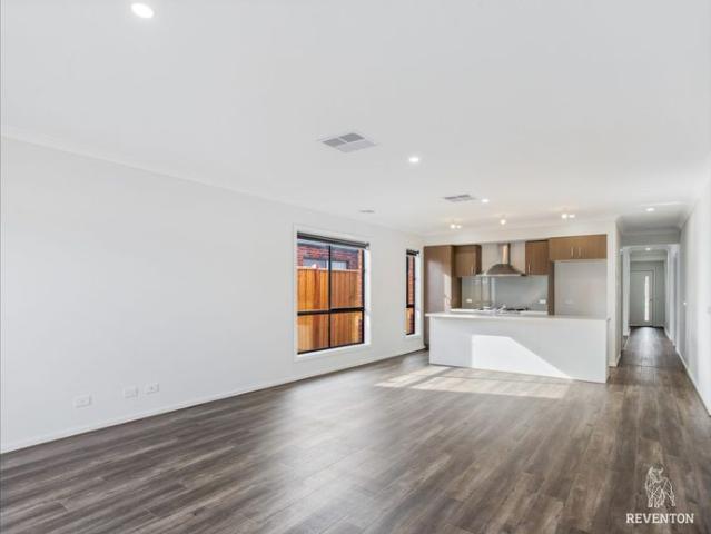 Modern and Spacious 4 Bedroom Home in Woodstock!