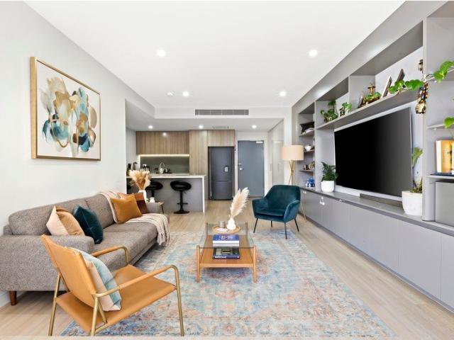 Modern and Very well maintained Apartment in the Heart of Schofields Walking distance to Schofields Train Station & Shops!