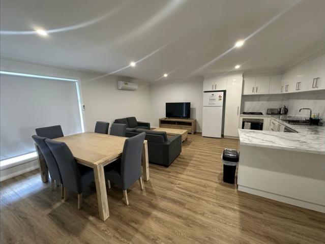 Modern and well presented 2 bedroom, 2 bathroom Unit
