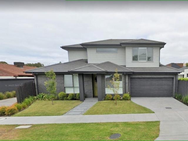 Modern Accommodating Townhouse – Quiet, Convenient Location