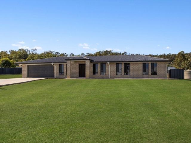 Modern Acreage Living in the Heart of Plainland