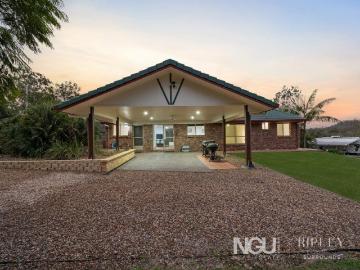 Modern Acreage Living with Fireplace, Huge Patio and 6x6m Shed