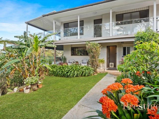 Modern Acreage Living with Ocean Glimpses & Versatile Living Options