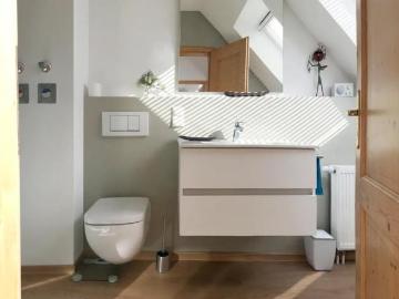 Modern Air Con Apartment with nice view & Balcony