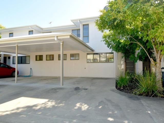 MODERN AIR CONDITIONED TOWNHOUSE