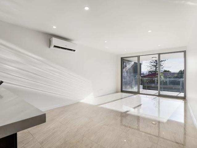 Modern Apartment Moments from Surfers Paradise Beach