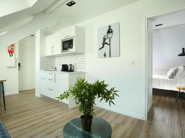 Modern apartment near the Eiffel Tower